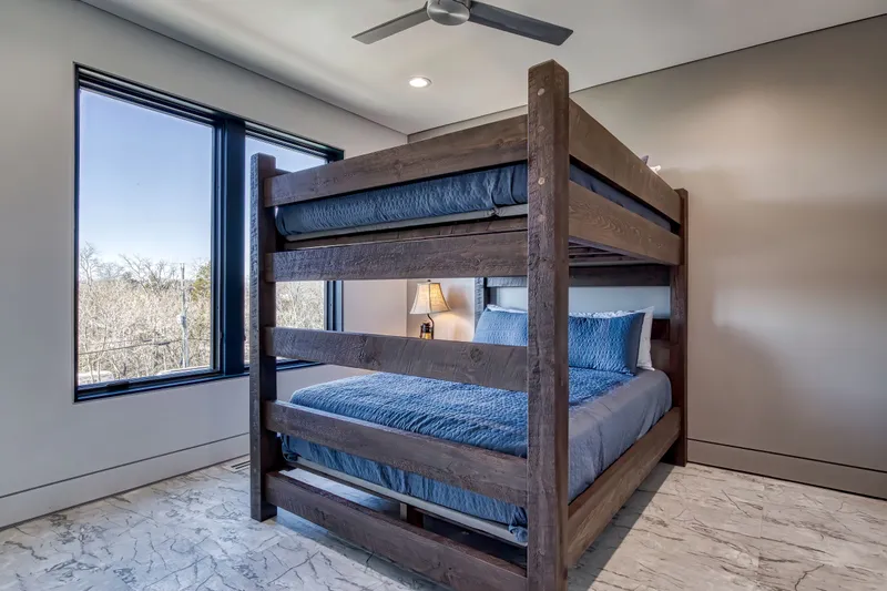 MOUNTAIN MODERN ESCAPE