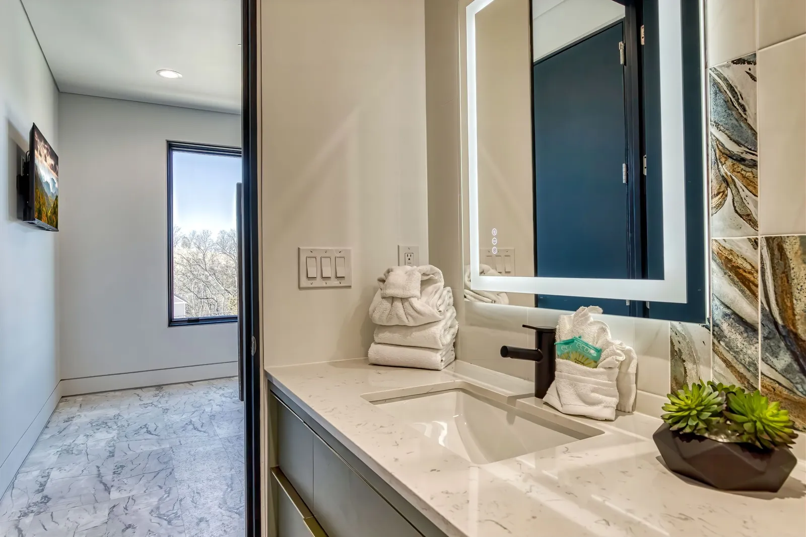 MOUNTAIN MODERN ESCAPE