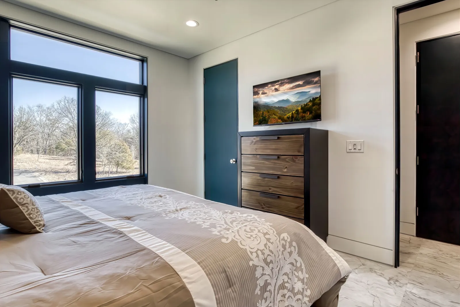 MOUNTAIN MODERN ESCAPE