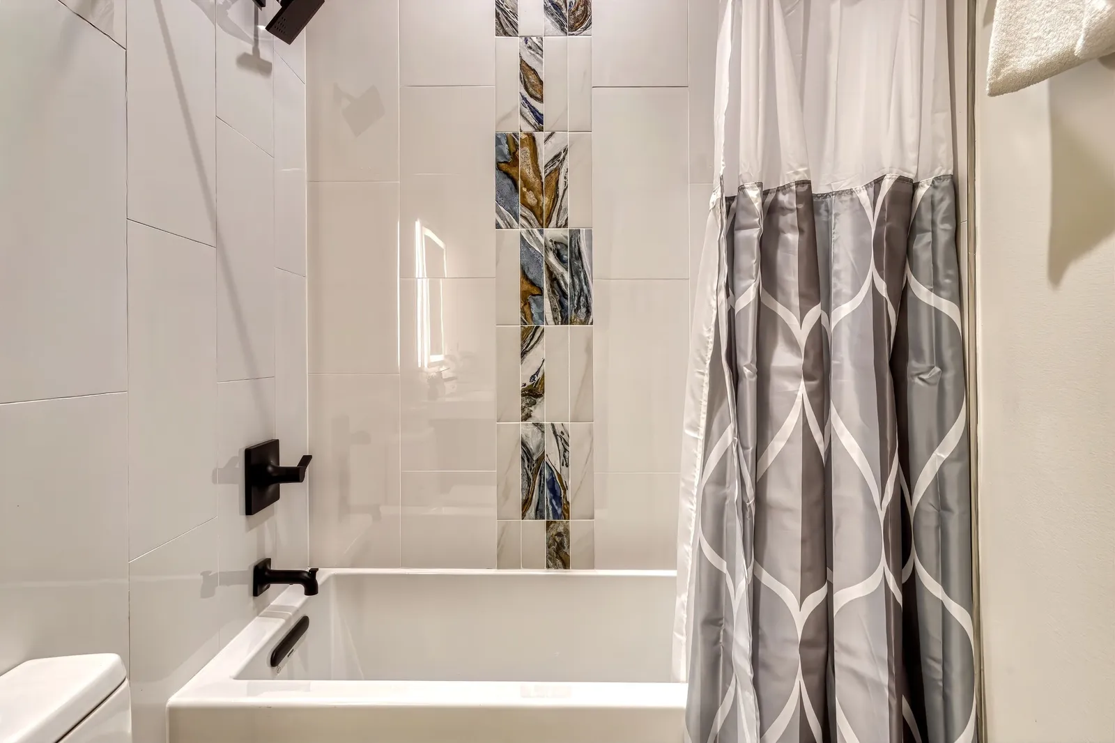 MOUNTAIN MODERN ESCAPE