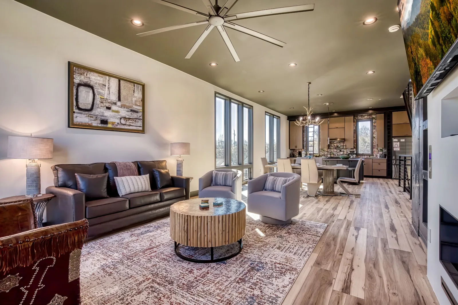 SUMMIT BROWNSTONE RETREAT