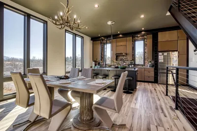 SUMMIT BROWNSTONE RETREAT