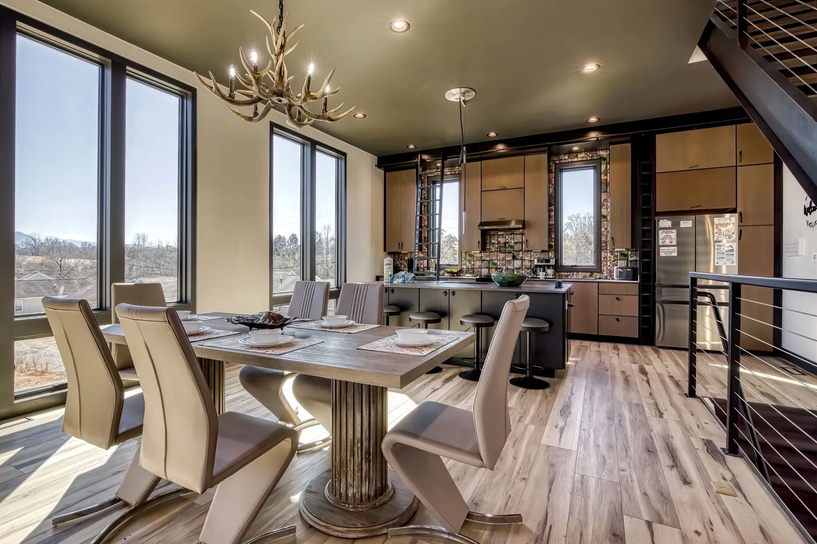 SUMMIT BROWNSTONE RETREAT