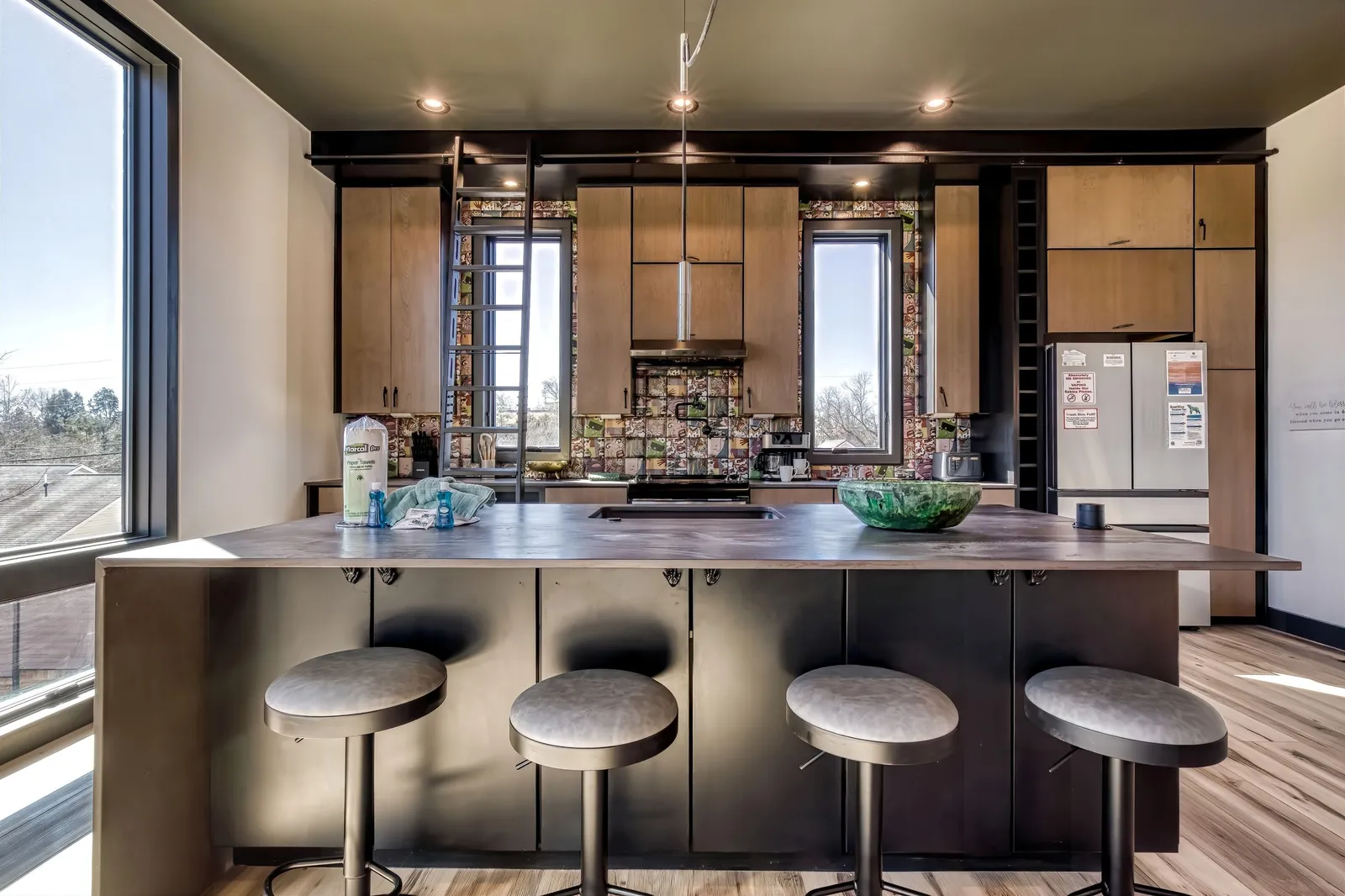 SUMMIT BROWNSTONE RETREAT