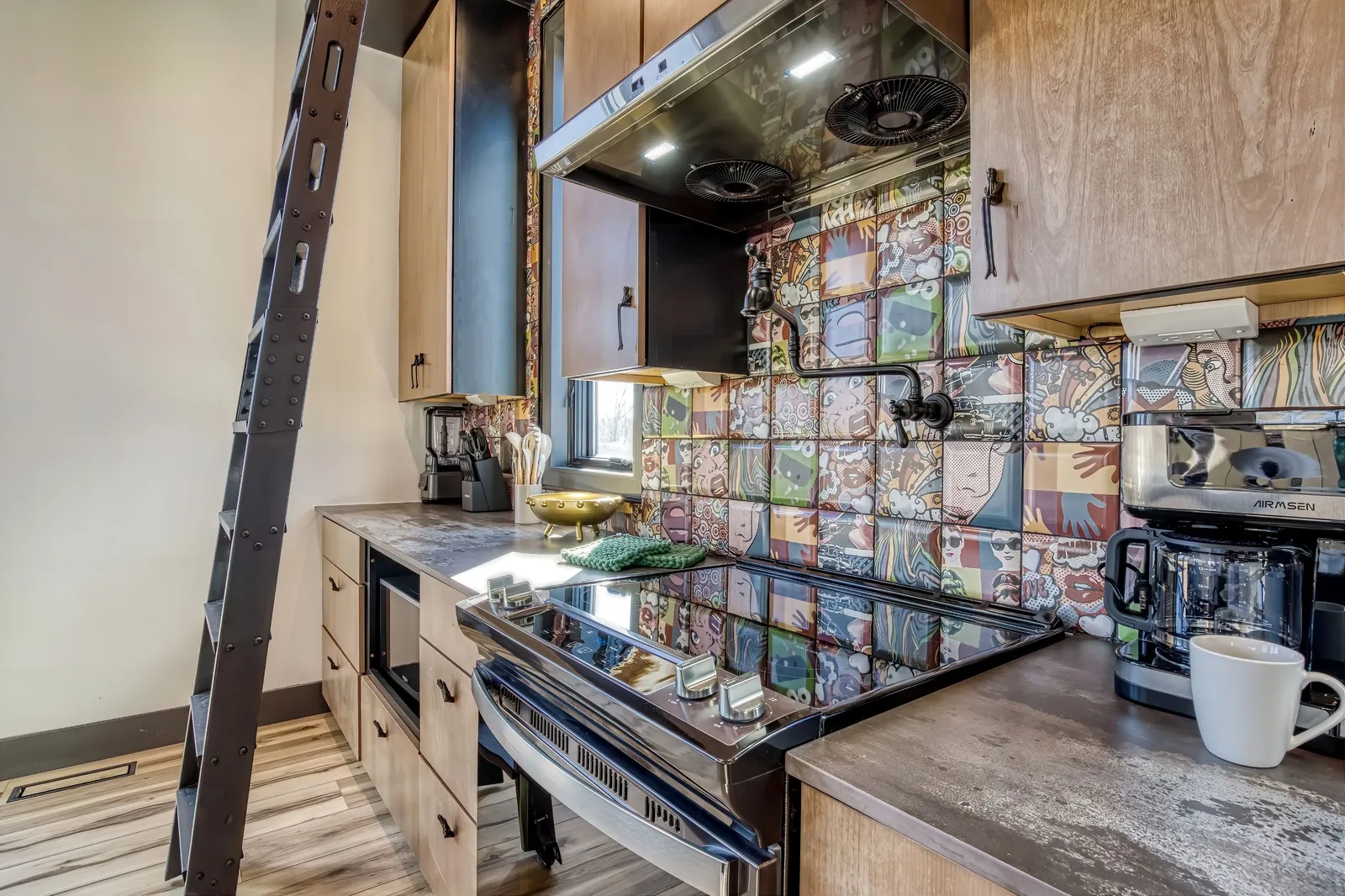 SUMMIT BROWNSTONE RETREAT