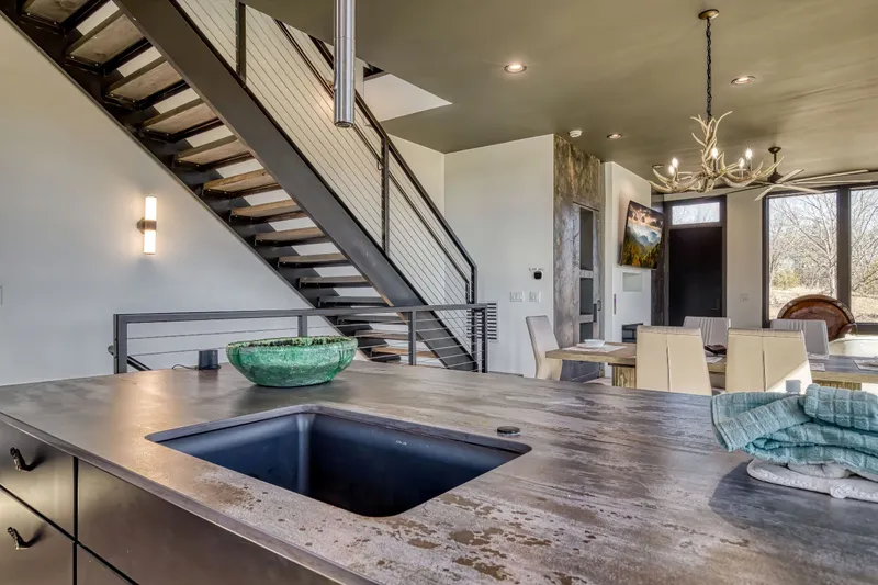 SUMMIT BROWNSTONE RETREAT