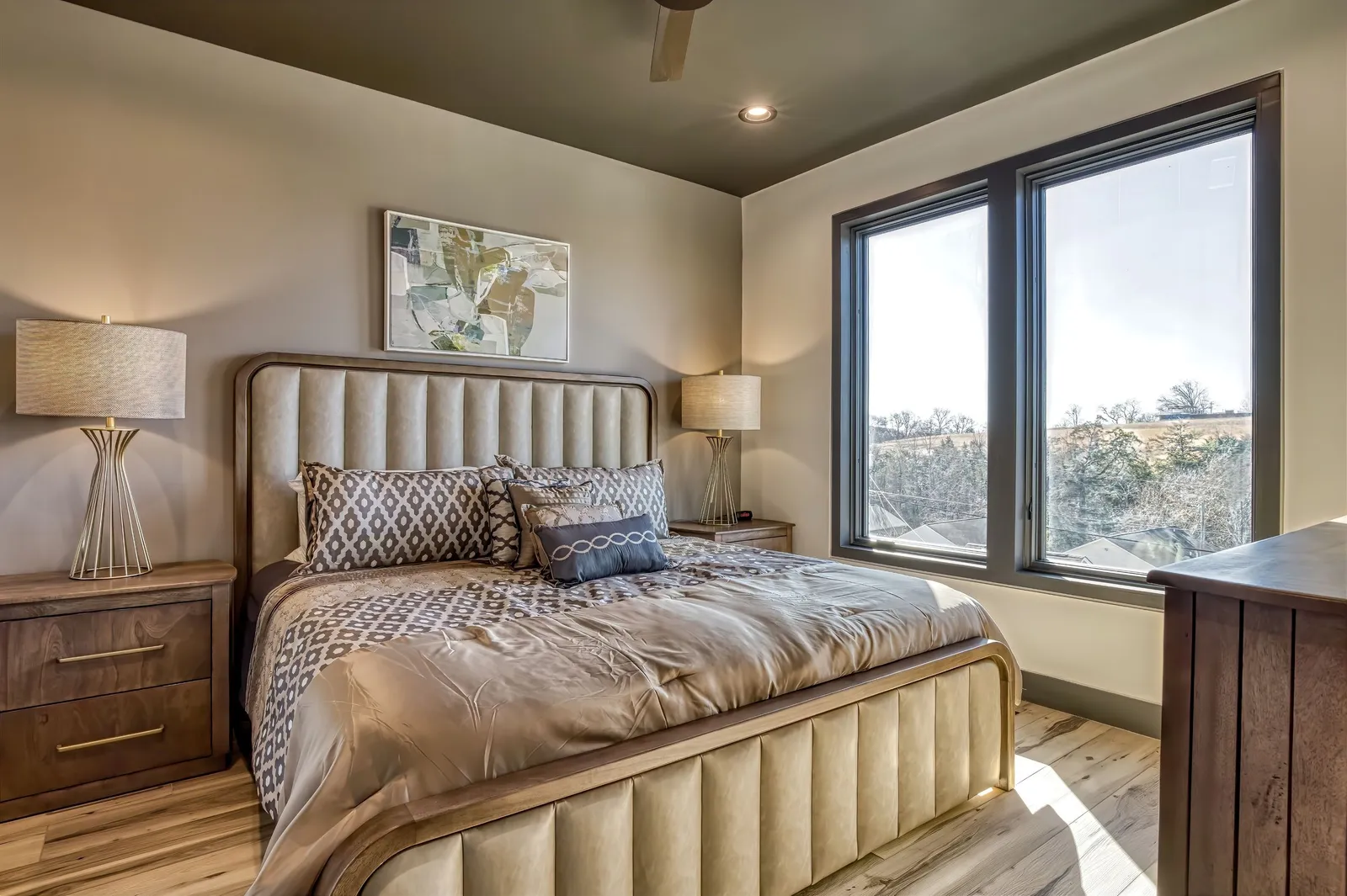 SUMMIT BROWNSTONE RETREAT