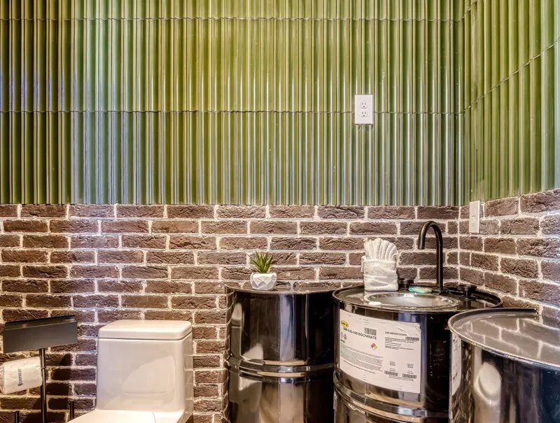 SUMMIT BROWNSTONE RETREAT