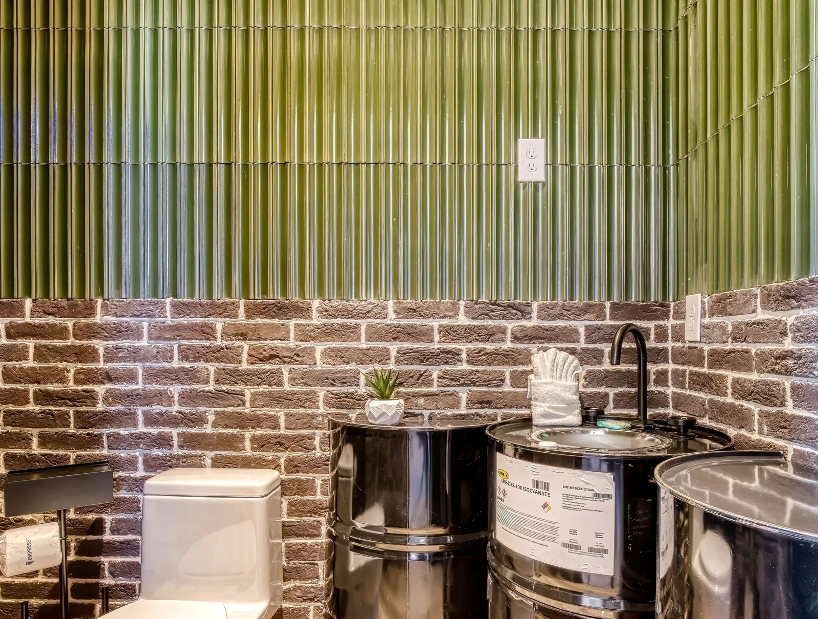 SUMMIT BROWNSTONE RETREAT