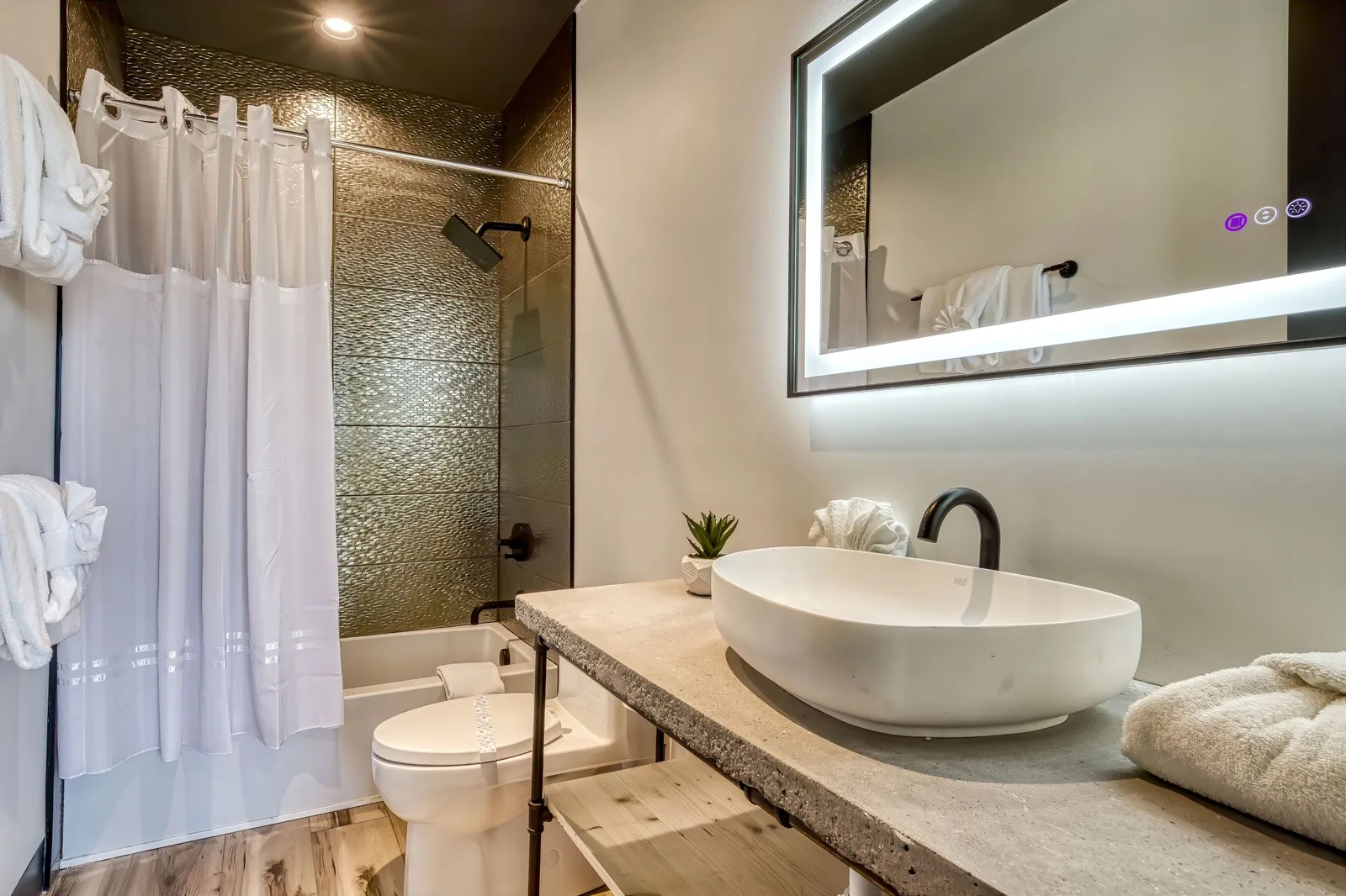 SUMMIT BROWNSTONE RETREAT