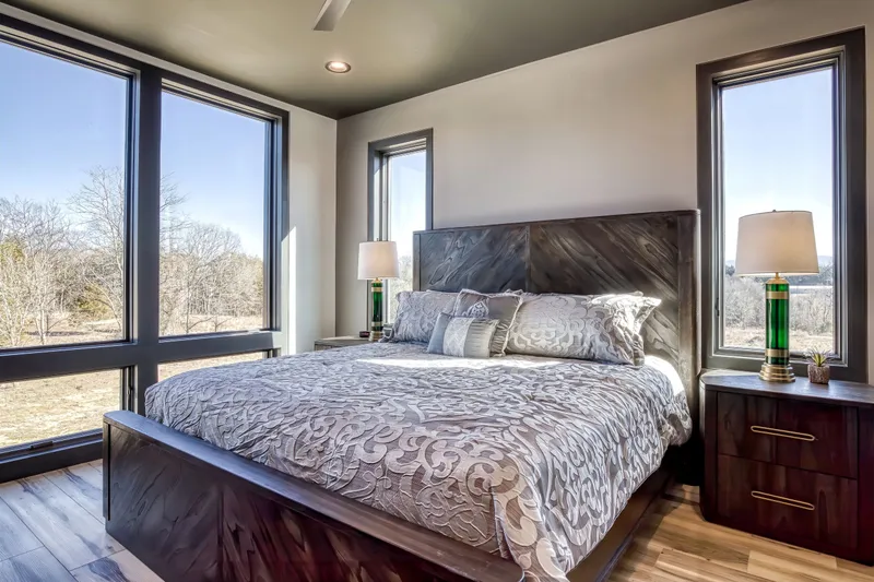 SUMMIT BROWNSTONE RETREAT