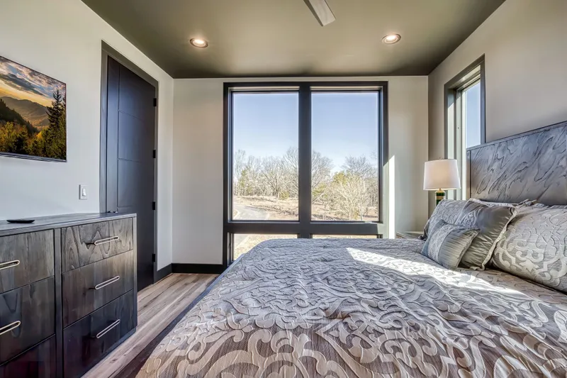 SUMMIT BROWNSTONE RETREAT