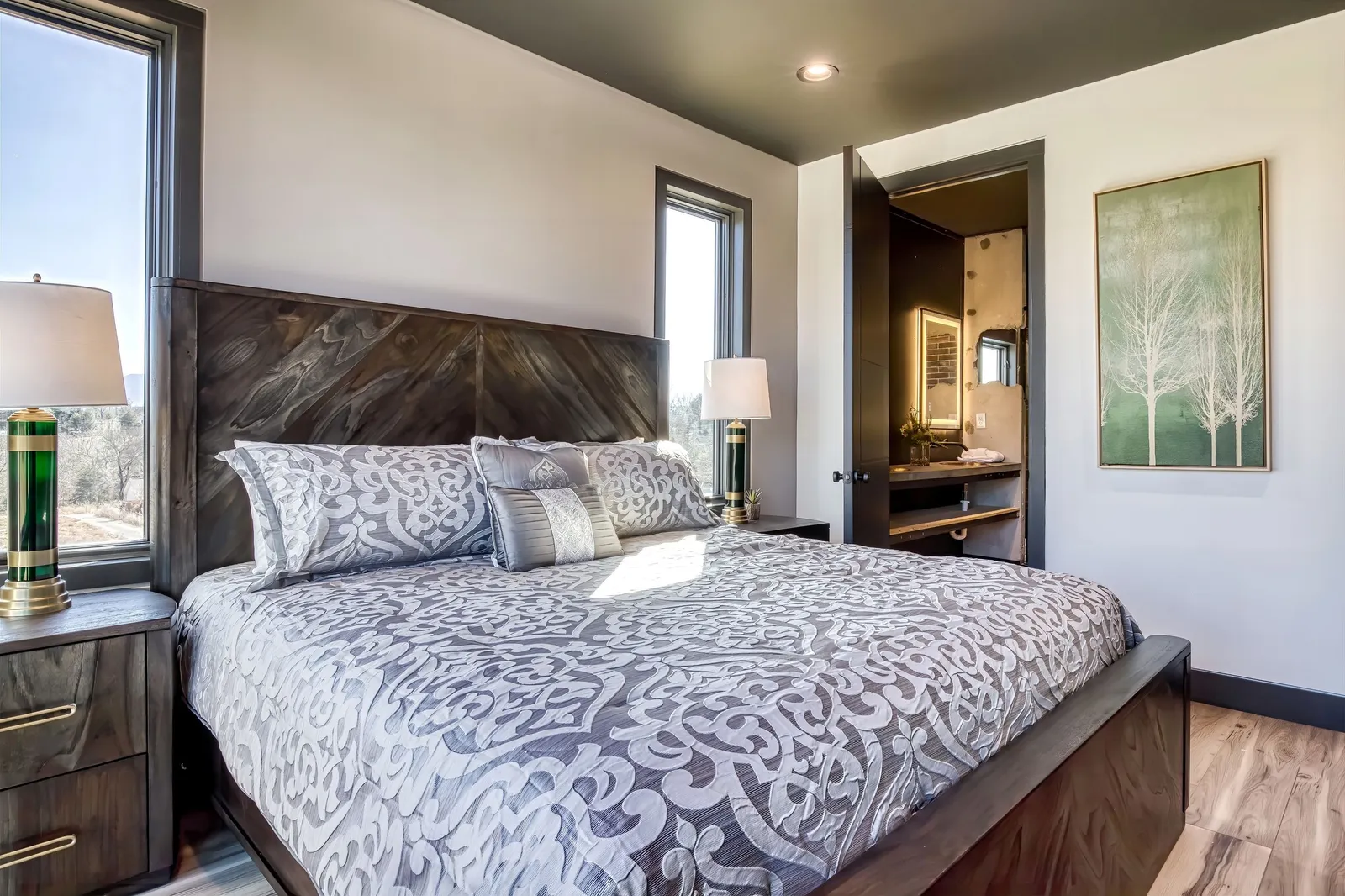 SUMMIT BROWNSTONE RETREAT