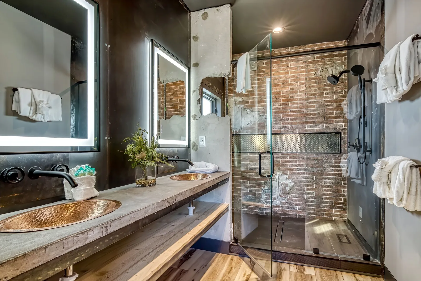 SUMMIT BROWNSTONE RETREAT