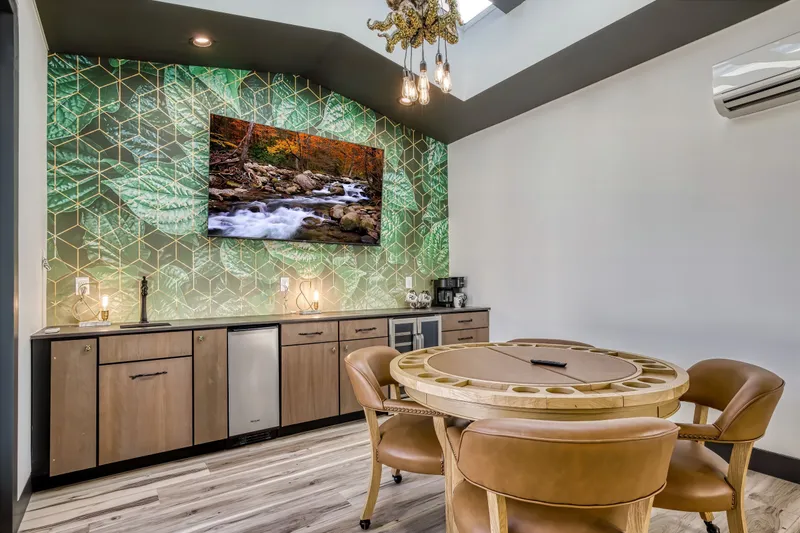 SUMMIT BROWNSTONE RETREAT