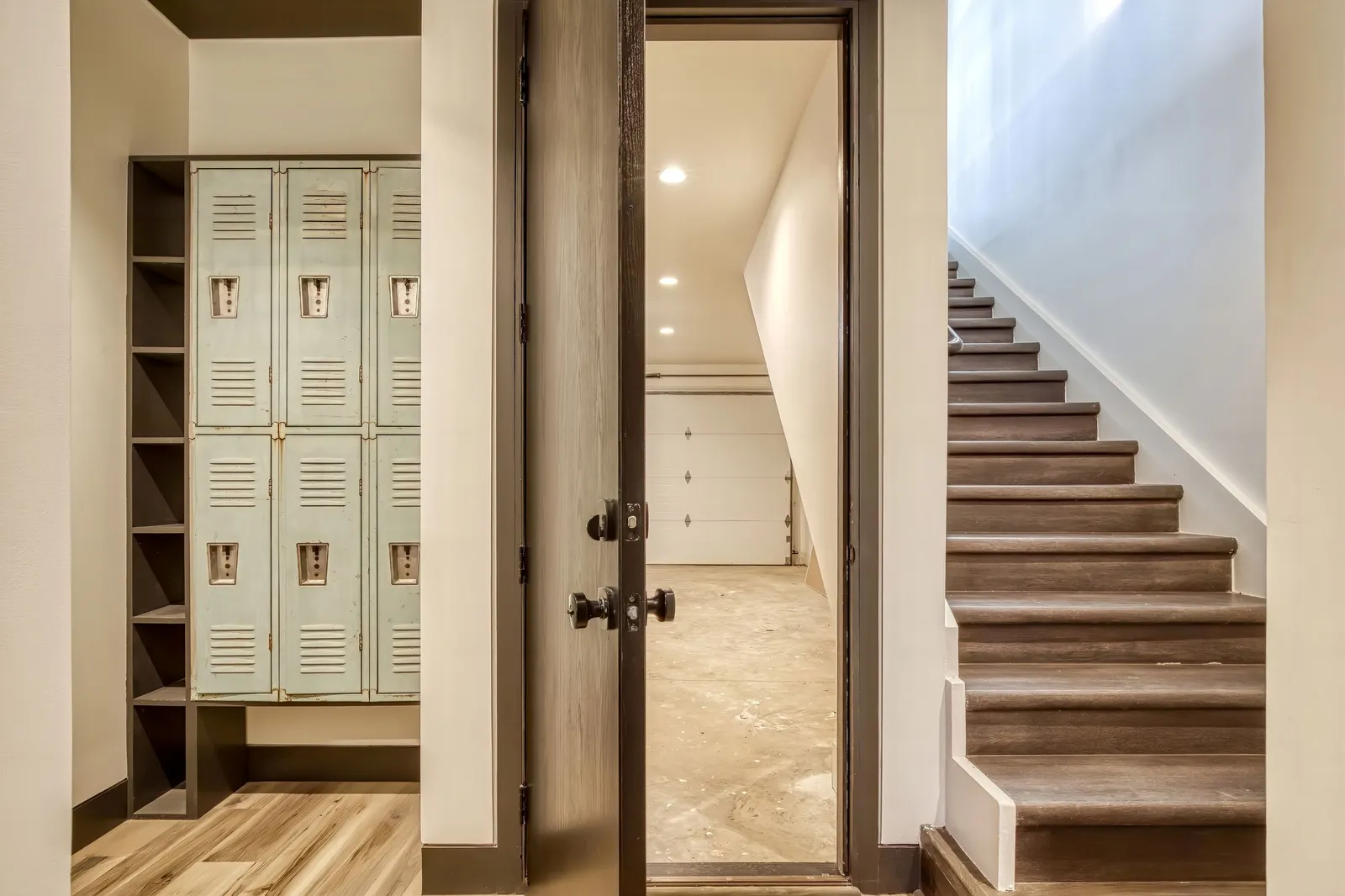 SUMMIT BROWNSTONE RETREAT