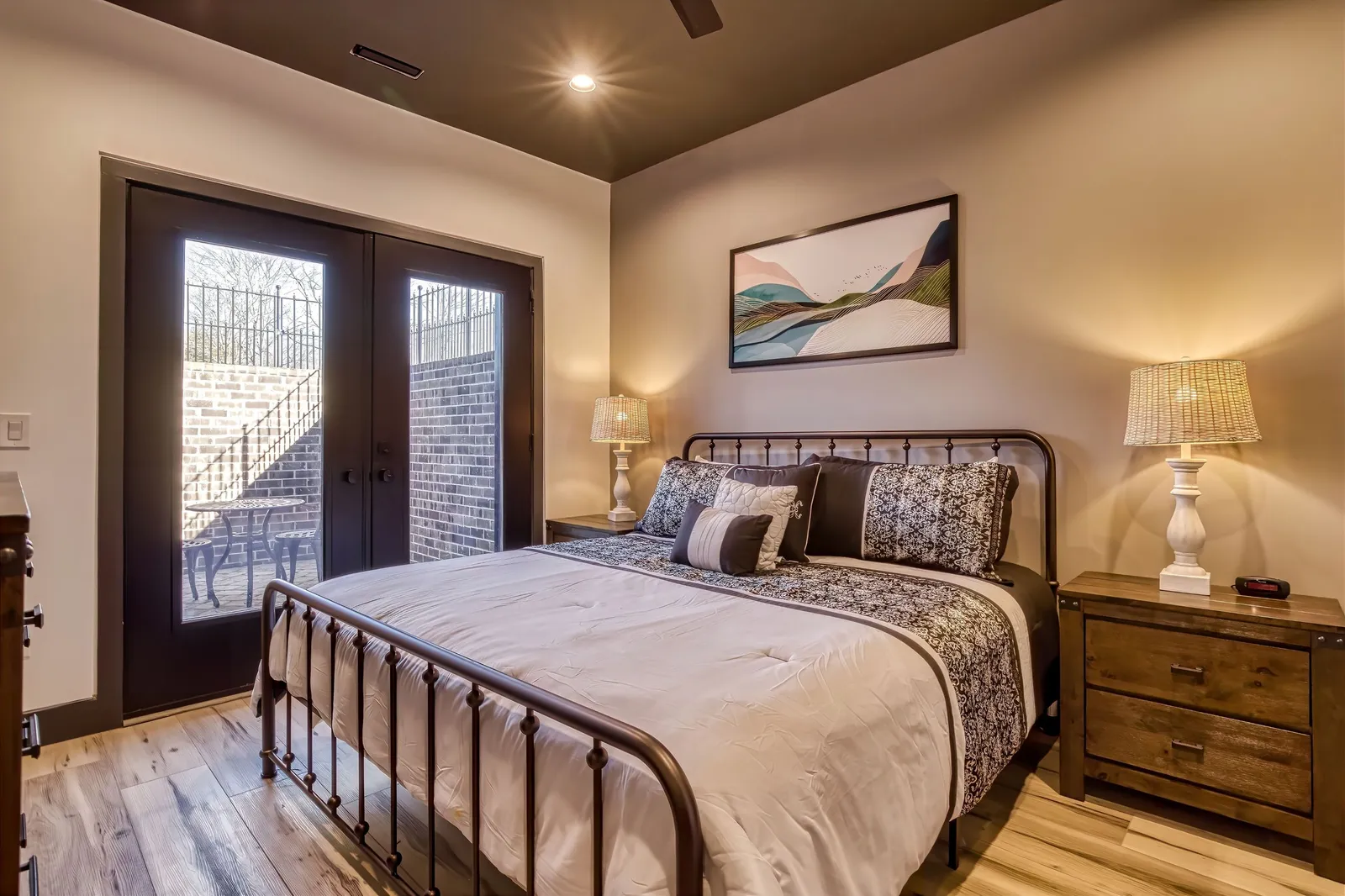 SUMMIT BROWNSTONE RETREAT