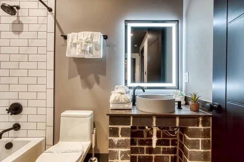 SUMMIT BROWNSTONE RETREAT