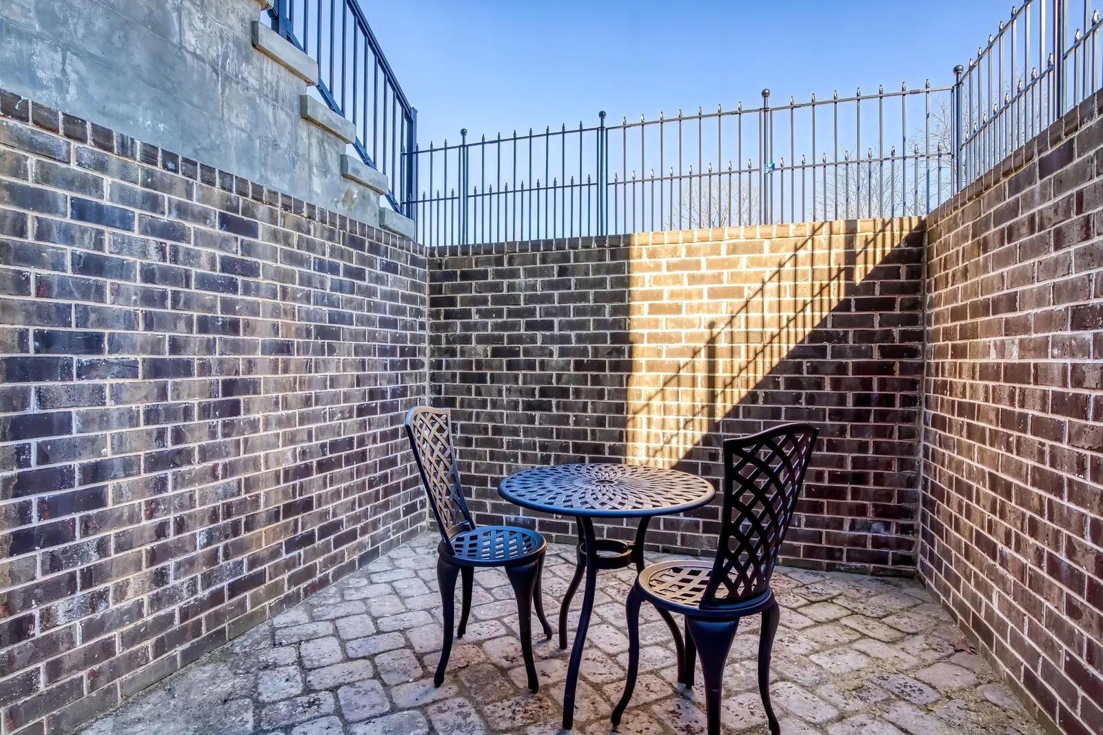 SUMMIT BROWNSTONE RETREAT