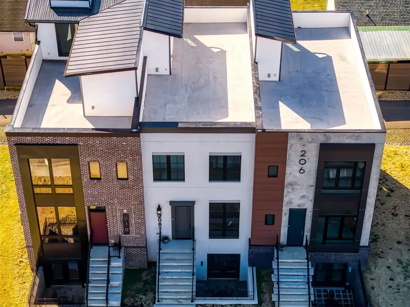 SUMMIT BROWNSTONE RETREAT