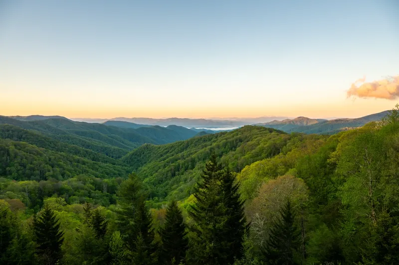 great smoky mountains national park is one of the top attractions in Gatlinburg with views