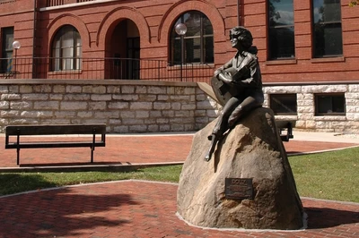 Dolly Parton statue in Sevierville