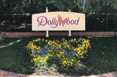 Dollywood sign