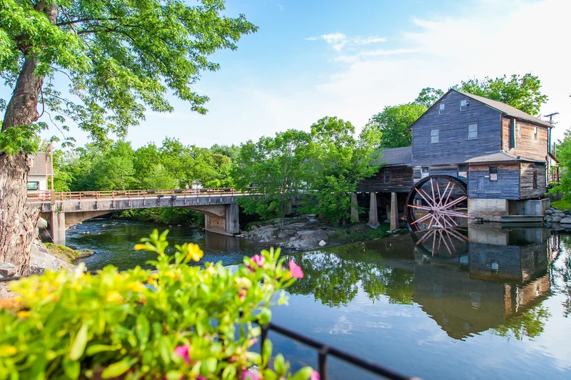 Old Mill Square is one of the best kid-friendly things to do in Pigeon Forge for free