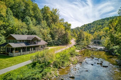 River Memories is a cabin close to less crowded Smoky Mountain scenic drives