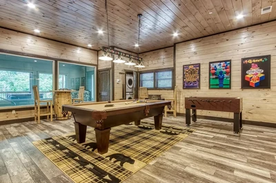 splashin bear lodge is one of our luxury cabins in pigeon forge