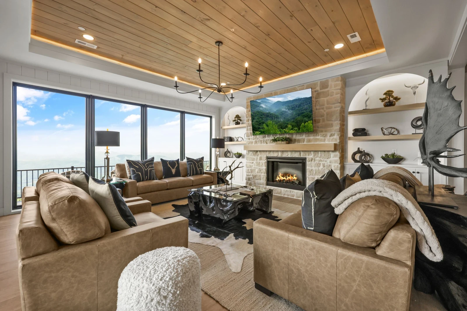 splashin-on-top-of-the-world_interior