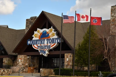country tonite theater is included in the Hearthside Perks Pass