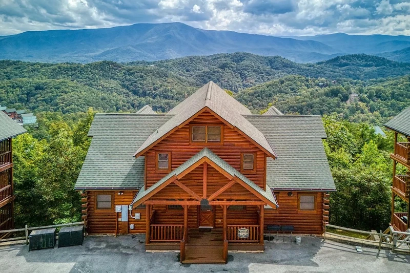 parkside palace is one of our pet friendly mountain view cabins in Pigeon Forge