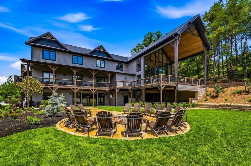 grand forge lodge is one of our large cabins in the Smokies perfect for family gatherings