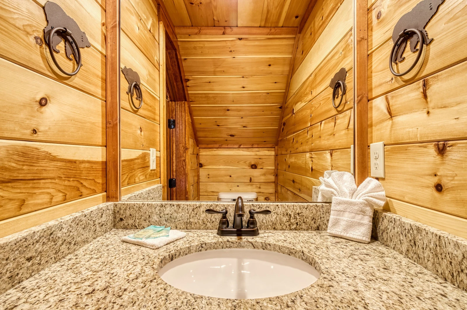 MOUNTAIN VIEW POOL LODGE