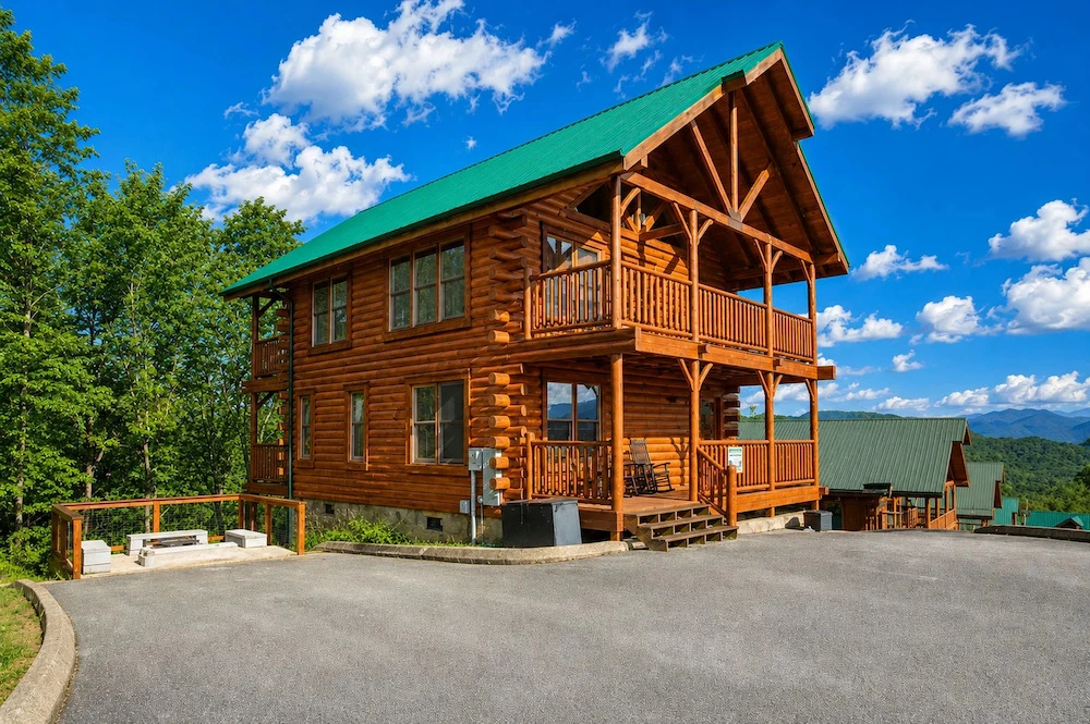 bear-riffic view is a cabin perfect for visiting the Smoky Mountains on a budget